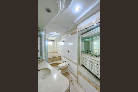 Apartamento à venda com 360m², 4 quartos e 6 vagasBanheiro da Suíte 3