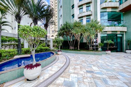 Apartamento à venda com 360m², 4 quartos e 6 vagasÁrea comum - Piscina