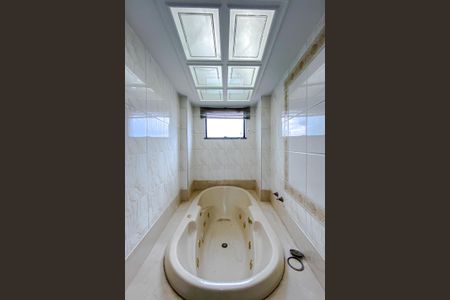 Apartamento à venda com 360m², 4 quartos e 6 vagasBanheiro da Suíte 3