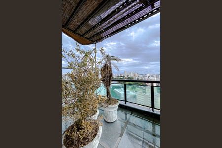 Apartamento à venda com 360m², 4 quartos e 6 vagasVaranda da Sala