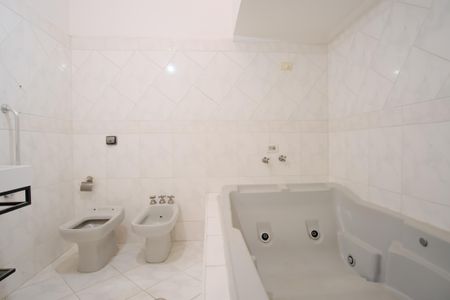 Casa à venda com 275m², 2 quartos e 1 vagaBanheiro