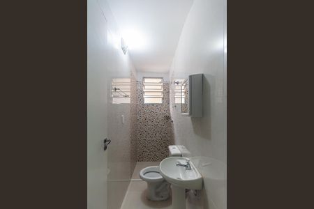 Banheiro de casa para alugar com 1 quarto, 60m² em Vila Santa Virginia, São Paulo