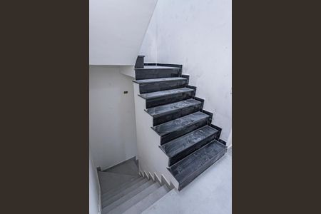 Casa à venda com 140m², 3 quartos e 2 vagasEscada