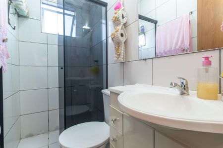Banheiro de apartamento à venda com 2 quartos, 45m² em Heliópolis, Belo Horizonte