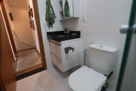 Casa de condomínio à venda com 142m², 3 quartos e 4 vagasBanheiro Social