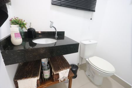 Casa de condomínio à venda com 142m², 3 quartos e 4 vagasLavabo