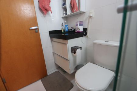 Casa de condomínio à venda com 142m², 3 quartos e 4 vagasBanheiro da Suíte