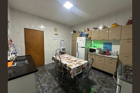 Casa para alugar com 250m², 2 quartos e 1 vagaCozinha