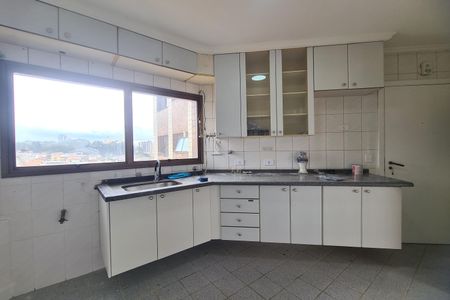 Cozinha de apartamento à venda com 3 quartos, 94m² em Jardim Teresa, São Paulo