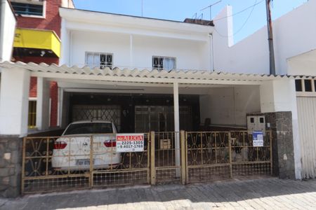 Casa para alugar com 375m², 3 quartos e 4 vagasFachada