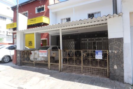 Casa para alugar com 375m², 3 quartos e 4 vagasFachada