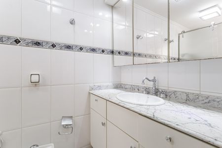 Apartamento à venda com 115m², 3 quartos e 2 vagasBanheiro da Suíte