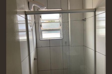 Banheiro de apartamento para alugar com 2 quartos, 47m² em Petrópolis, Porto Alegre