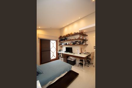 Casa de condomínio à venda com 195m², 4 quartos e 4 vagasQuarto 3 - Suíte