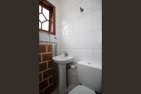 Casa de condomínio à venda com 195m², 4 quartos e 4 vagasBanheiro de serviço