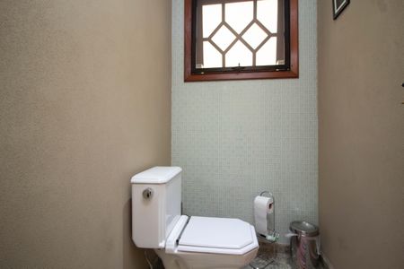 Casa de condomínio à venda com 195m², 4 quartos e 4 vagasBanheiro Social