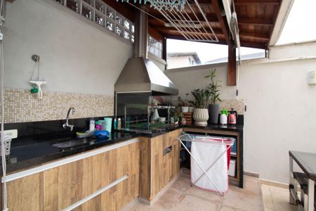 Casa de condomínio à venda com 195m², 4 quartos e 4 vagasÁrea externa