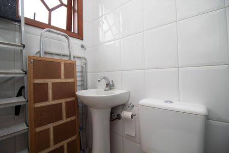 Casa de condomínio à venda com 195m², 4 quartos e 4 vagasBanheiro de serviço