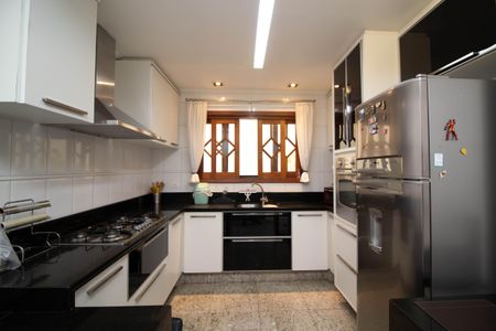 Casa de condomínio à venda com 195m², 4 quartos e 4 vagasCozinha - Armários