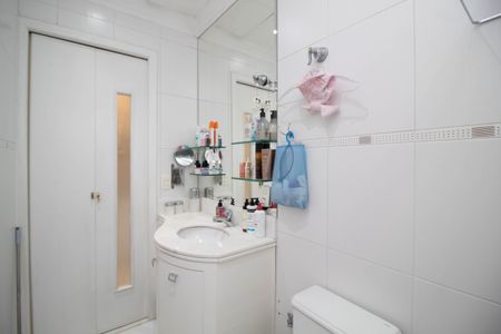 Casa de condomínio à venda com 195m², 4 quartos e 4 vagasBanheiro da Suíte 2