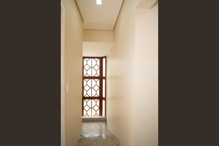 Casa de condomínio à venda com 195m², 4 quartos e 4 vagasHall - Escada