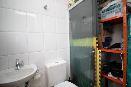 Casa de condomínio à venda com 195m², 4 quartos e 4 vagasBanheiro de serviço