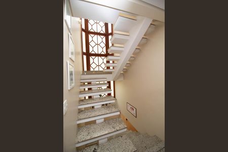 Casa de condomínio à venda com 195m², 4 quartos e 4 vagasEscada/Sótão