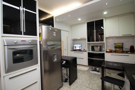 Casa de condomínio à venda com 195m², 4 quartos e 4 vagasCozinha - Armários