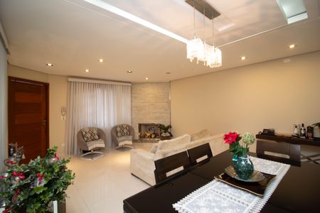 Casa de condomínio à venda com 195m², 4 quartos e 4 vagasSala