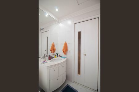 Casa de condomínio à venda com 195m², 4 quartos e 4 vagasBanheiro da Suíte 1