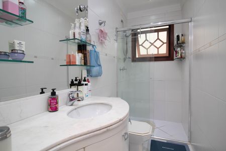 Casa de condomínio à venda com 195m², 4 quartos e 4 vagasBanheiro da Suíte 2