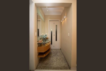 Casa de condomínio à venda com 195m², 4 quartos e 4 vagasLavabo