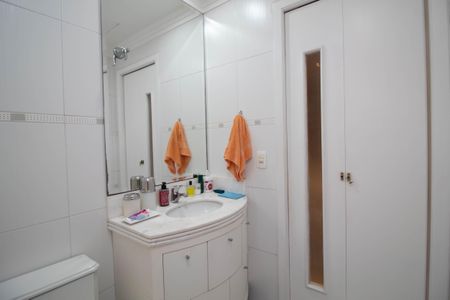 Casa de condomínio à venda com 195m², 4 quartos e 4 vagasBanheiro da Suíte 1