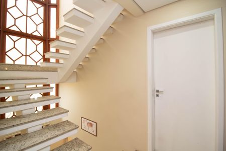 Casa de condomínio à venda com 195m², 4 quartos e 4 vagasEscada/Sótão