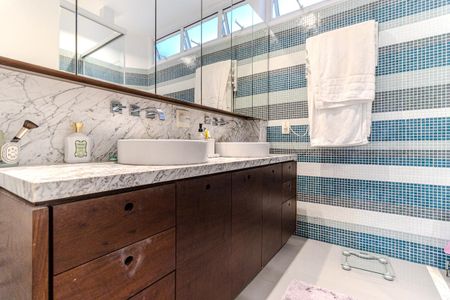 Apartamento para alugar com 180m², 2 quartos e 1 vaga Apartamento para alugar com 180m², 2 quartos e 1 vagaBanheiro da Suíte