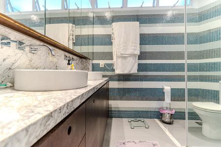 Apartamento para alugar com 180m², 2 quartos e 1 vaga Apartamento para alugar com 180m², 2 quartos e 1 vagaBanheiro da Suíte