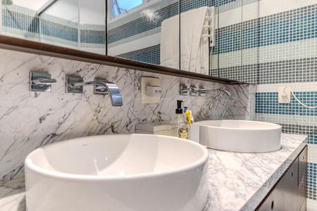 Apartamento para alugar com 180m², 2 quartos e 1 vaga Apartamento para alugar com 180m², 2 quartos e 1 vagaBanheiro da Suíte