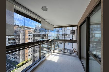 Apartamento para alugar com 82m², 3 quartos e 1 vagaVaranda