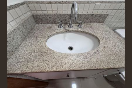 Apartamento para alugar com 82m², 3 quartos e 1 vagaSuíte - Banheiro