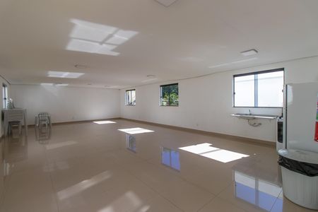 Apartamento para alugar com 48m², 2 quartos e 1 vaga Apartamento para alugar com 48m², 2 quartos e 1 vagaÁrea comum - Salão de festas