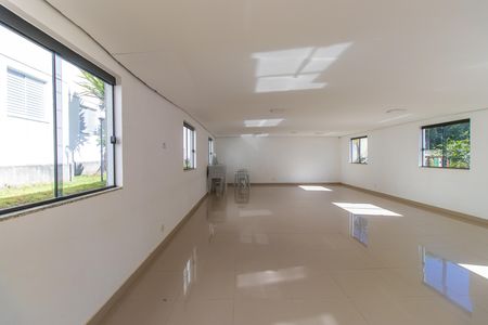 Apartamento para alugar com 48m², 2 quartos e 1 vaga Apartamento para alugar com 48m², 2 quartos e 1 vagaÁrea comum - Salão de festas
