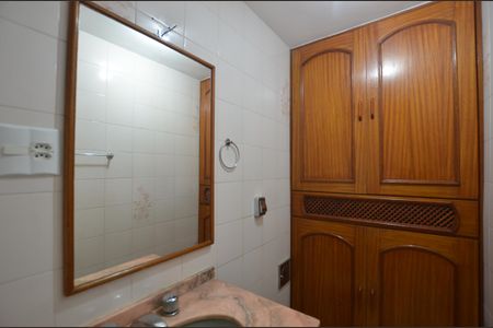 Apartamento para alugar com 62m², 2 quartos e sem vagaBanheiro