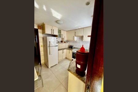 Cozinha de apartamento para alugar com 2 quartos, 99m² em Passo d’Areia, Porto Alegre