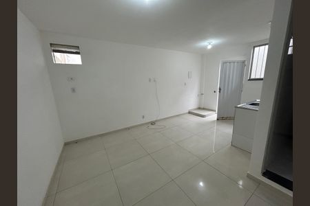 Sala/Quarto/Cozinha de casa para alugar com 1 quarto, 25m² em Engenho de Dentro, Rio de Janeiro
