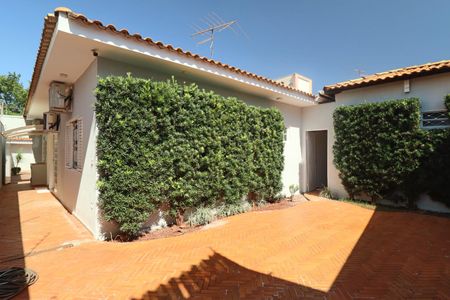Casa para alugar com 185m², 3 quartos e 3 vagas Casa para alugar com 185m², 3 quartos e 3 vagasQuintal