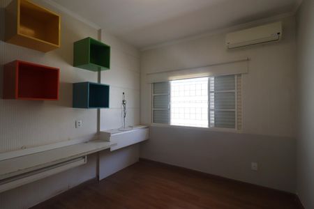 Casa para alugar com 185m², 3 quartos e 3 vagas Casa para alugar com 185m², 3 quartos e 3 vagasQuarto 1
