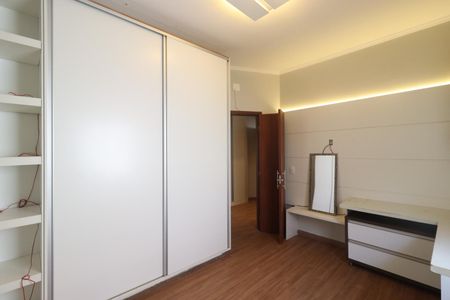 Casa para alugar com 185m², 3 quartos e 3 vagas Casa para alugar com 185m², 3 quartos e 3 vagasQuarto 2