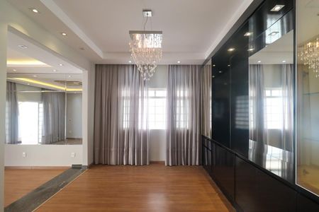 Casa para alugar com 185m², 3 quartos e 3 vagas Casa para alugar com 185m², 3 quartos e 3 vagasSala