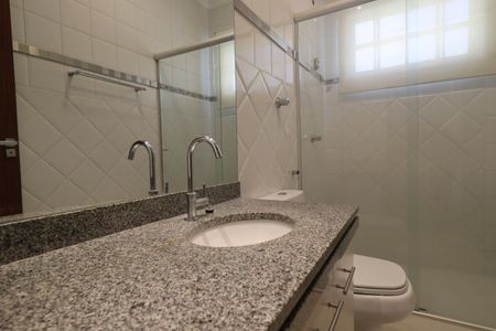 Casa para alugar com 185m², 3 quartos e 3 vagas Casa para alugar com 185m², 3 quartos e 3 vagasBanheiro
