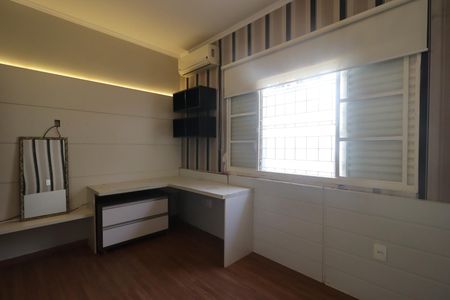 Casa para alugar com 185m², 3 quartos e 3 vagas Casa para alugar com 185m², 3 quartos e 3 vagasQuarto 2